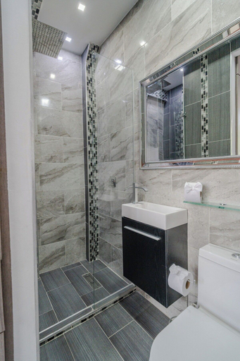 Bathroom 2, Room with private bathroom and terrace 3, Medellín