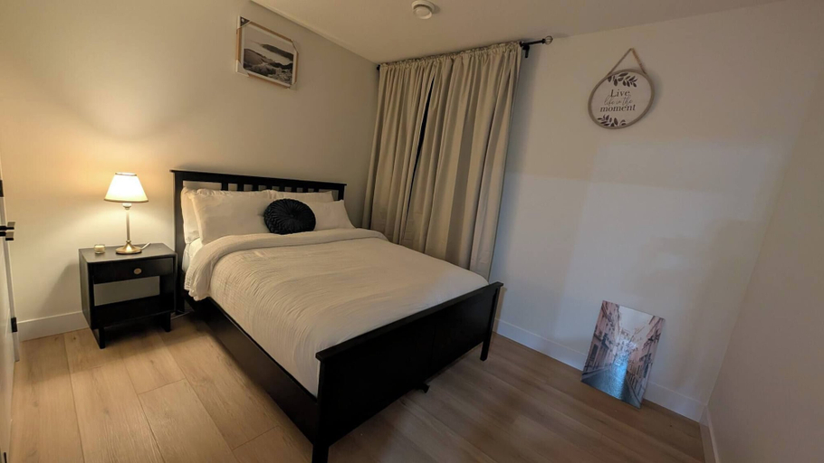 Room 3, Sweet Home Escape 2BR Guest Suite, Division No. 11