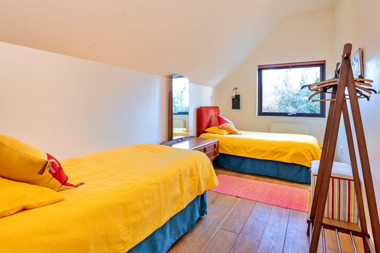 Room 4, Peaceful Oswestry Canalside Apartment, Shropshire