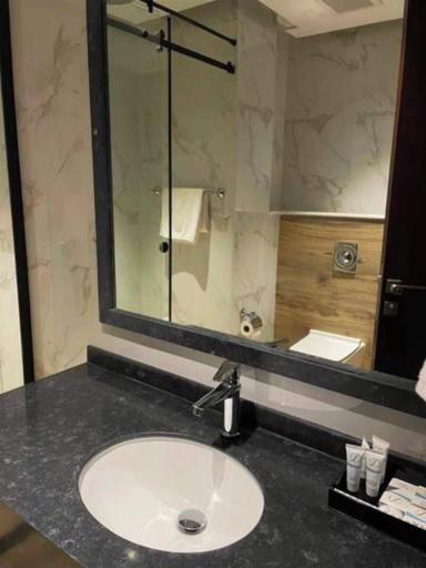Bathroom 5, Shorfa for Hotel Apartments Al-Shorfa, Riyadh