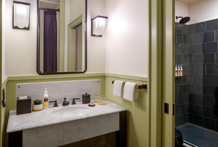 Bathroom 5, The Barnett - JDV by Hyatt, Orleans