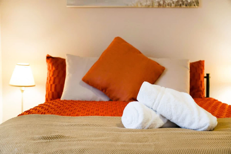 Room 2, Cosy 2BR Apartment Sleeps 4 by Stay With Us, Durham