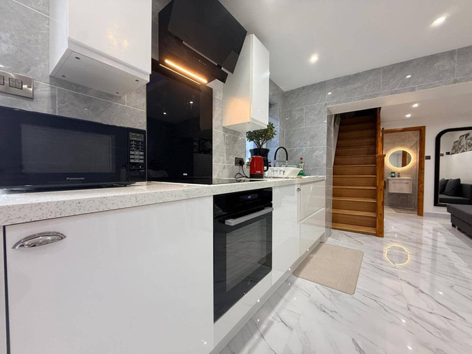 Private kitchen, Studio Sleeps 2 With Wifi, Cardiff