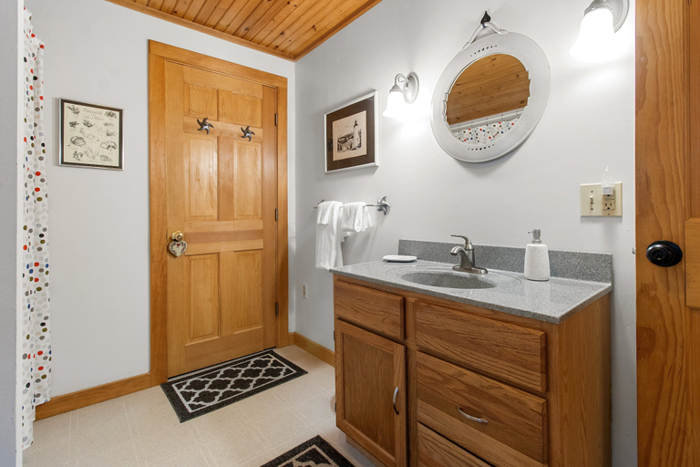 Bathroom 5, Capstone Cottage - Quintessential Cabin on Bay, Hancock