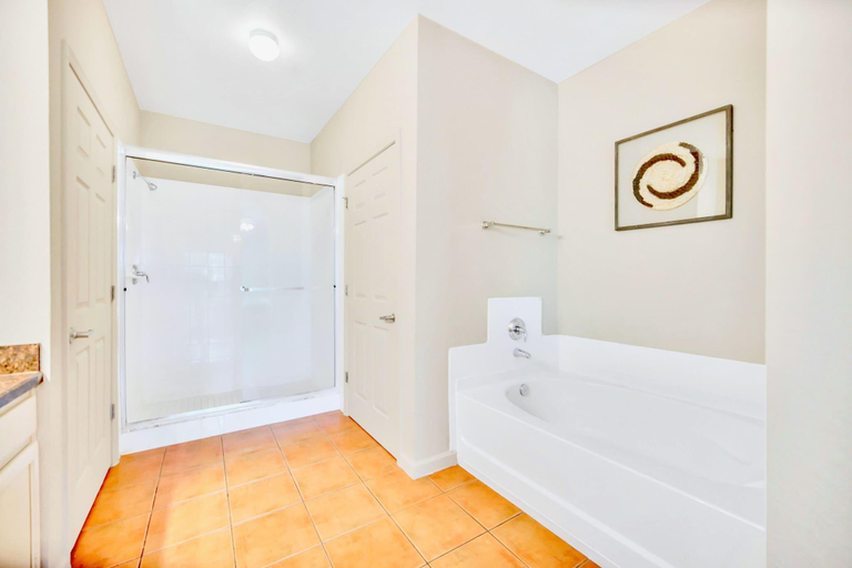 Others 5, Upstay: Stylish 3BR Condo w Patio—near Disney, Orange