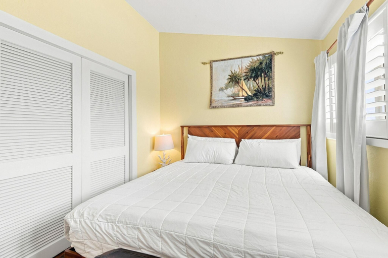 Room 5, Sand Dollar W-210, Escambia