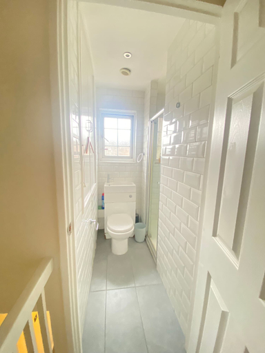 Bathroom 2, Luxurious 5 Bedroom Home in Prime London Location, London