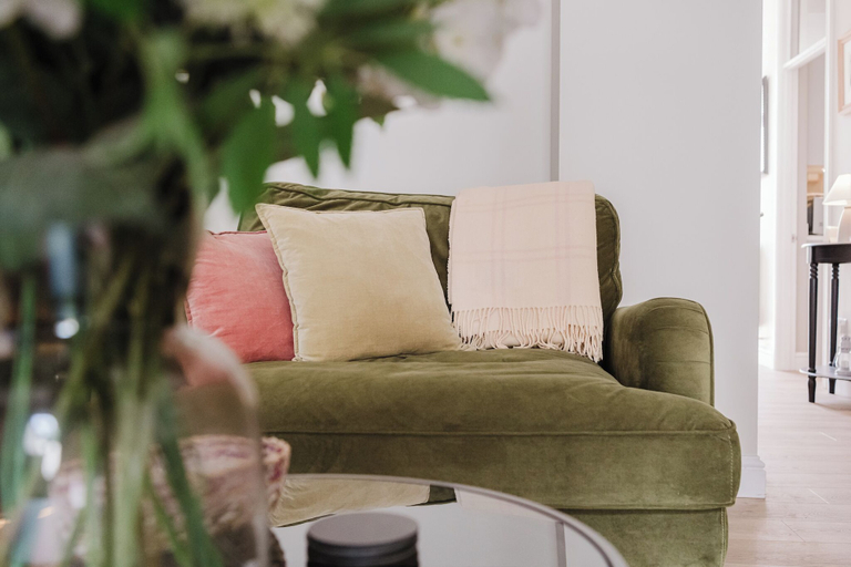 Living area 5, Stunning Flat in Heart of Cheltenham, Gloucestershire