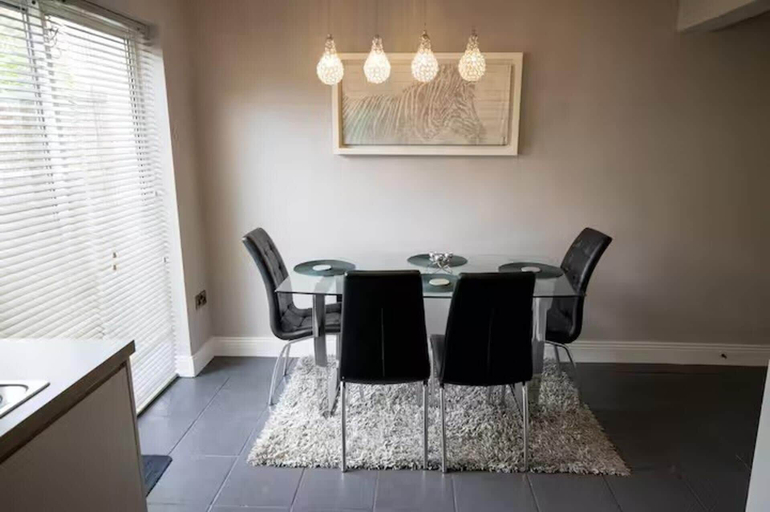Dining, 2 Bed House - Sleeps 4 - Pets - Parking - Wifi, Dublin