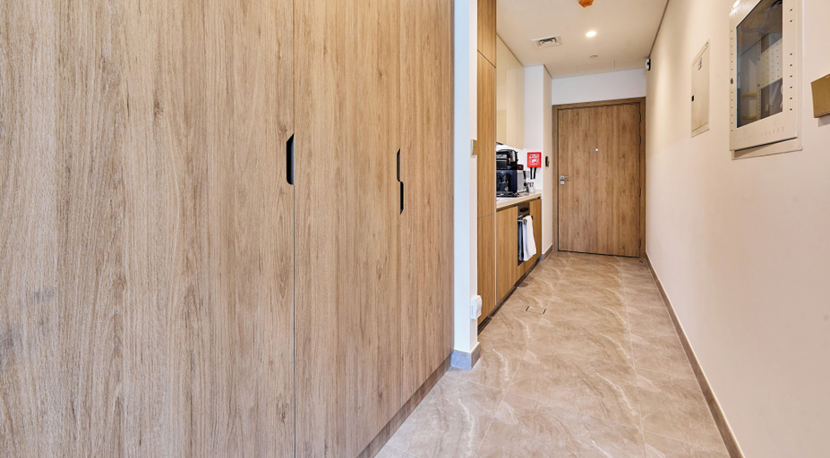 Wardrobe, bnbme - Peninsula Two - Studio, Dubai