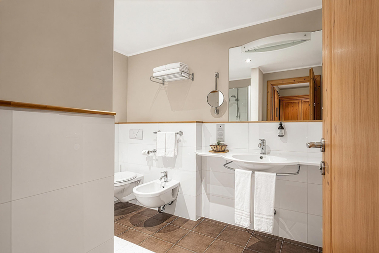 Bathroom 4, Taubers Unterwirt, Bolzano