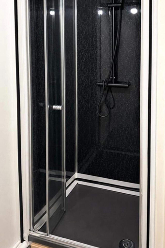 Bathroom 4, House Sleeps 7 With Parking and Garden, Nottingham
