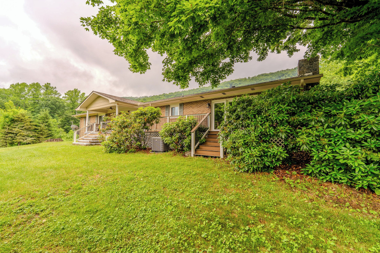 Exterior 2, Beautiful Home on Mountainous Tree Farm, Avery