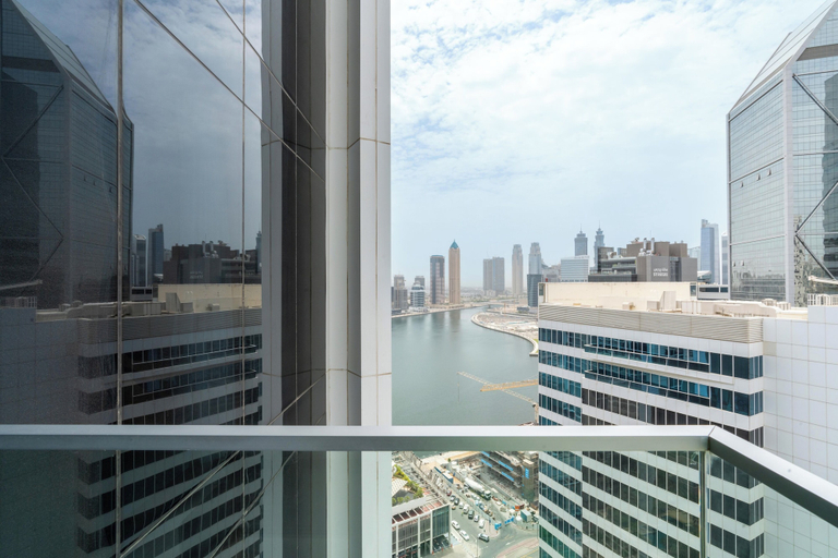 Property grounds 2, bnbme - Marquise Square Tower - 2BR, Dubai