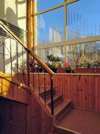 Interior 2, Chimgan Apple Garden, Bo'stonliq