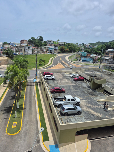 Parking 5, Charming 3-bedroom Apartment With Ocean and Mountain Views