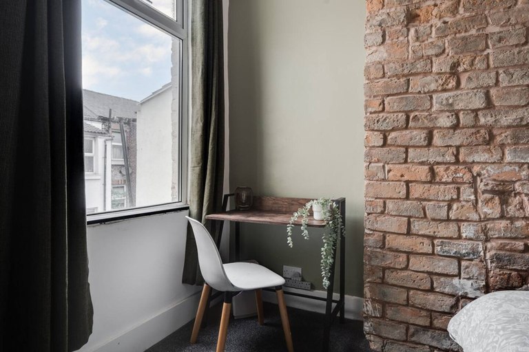 Room 3, Sefton Park 2 Desks W M Dining Parking, Sefton
