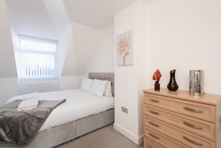 Room 3, Beautiful two Bedroom Family Home With Pool Table Durham, Durham