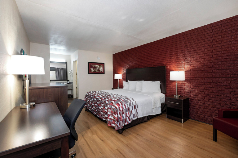 Bedroom 4, Red Roof Inn West Point, Troup