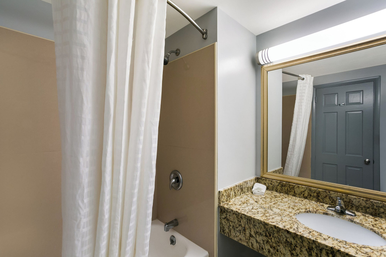 Bathroom 4, HomeTowne Studios by Red Roof Denver - Lancaster County, Lancaster