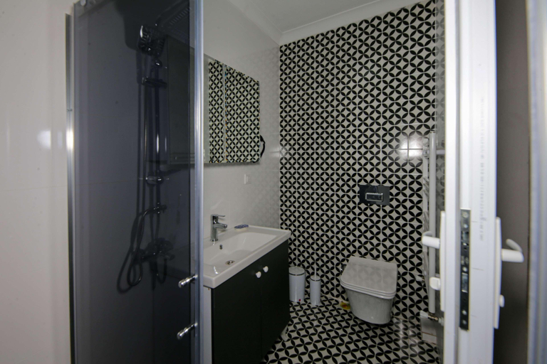Bathroom 3, Dusler Vadisi Kazdaglari, Edremit