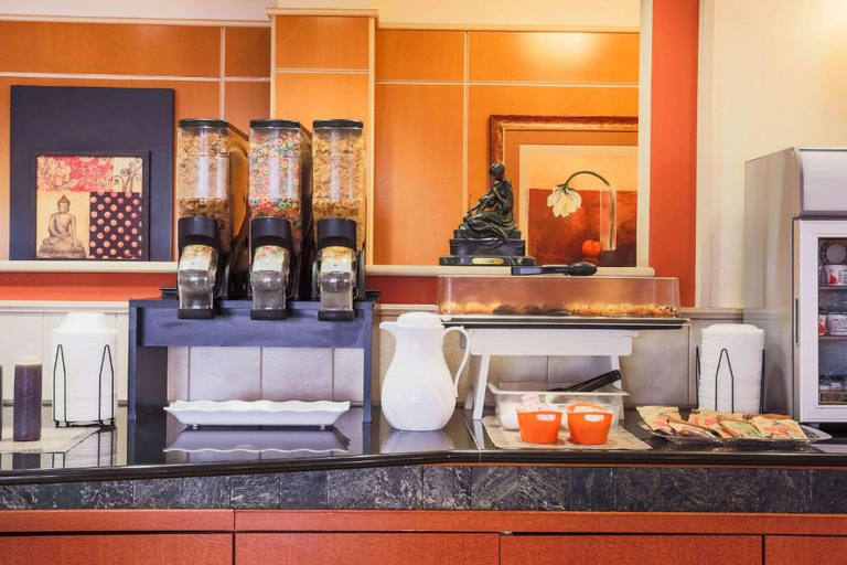 Food & Drinks 4, La Quinta Inn & Suites Islip, Suffolk