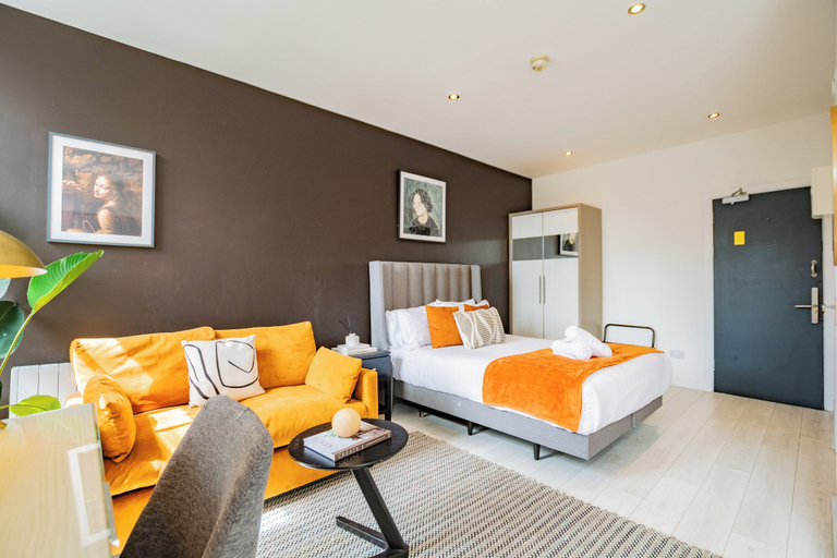 Bedroom 2, Dublin Central Suites, Dublin