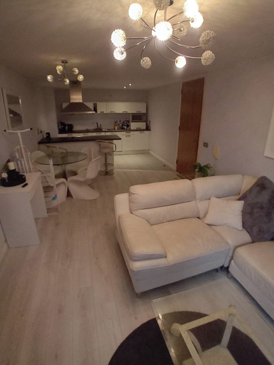 Living area, 3 Bed-sleeps 6-city Centre-free Parking, Manchester