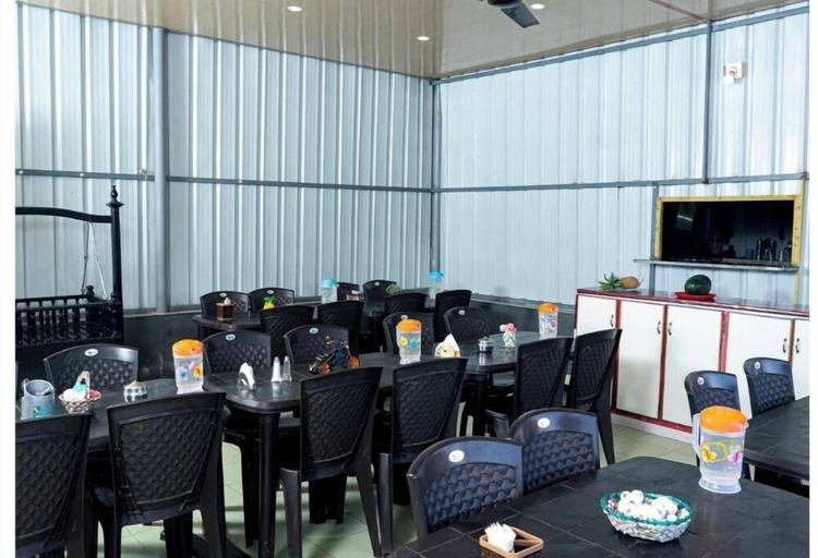 Dining, Shining Caves Resort, Palakkad