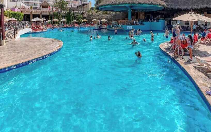 Pool 5, Oceanview 1 BR Condo 3 Min Away to the Beach, Puerto Vallarta