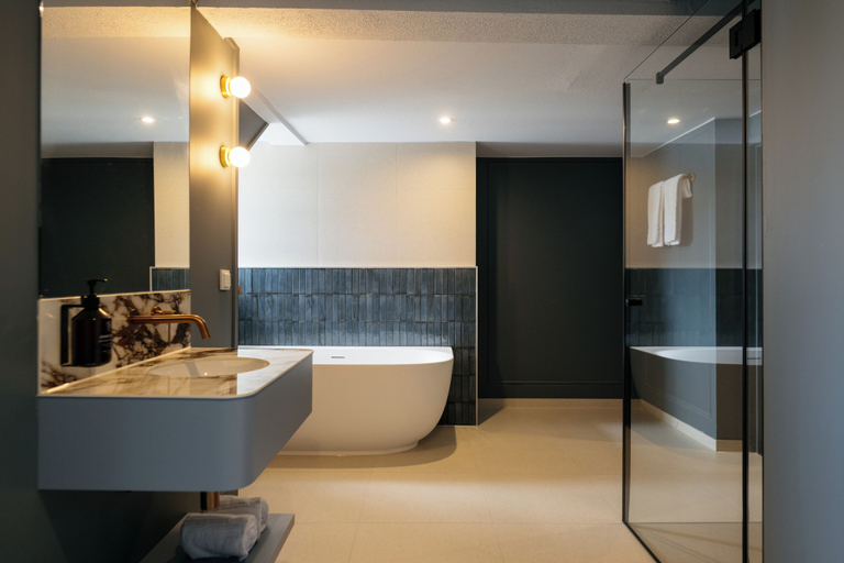 Bathroom 3, Kasteel Doenrade - digital check-in, key by email or SMS, Schinnen