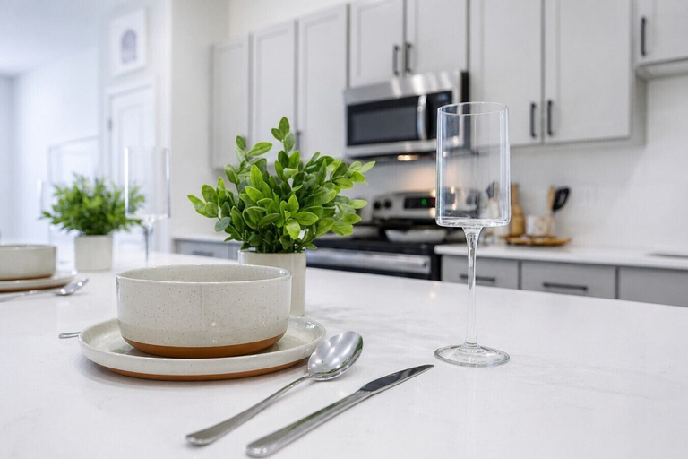 Private kitchen 4, Relaxing Stay - WorkerFriendly Pool&Gym, Grayson