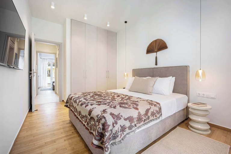Room 1, Elegant & Spacious 3BR l Balcony Pagrati, Attica
