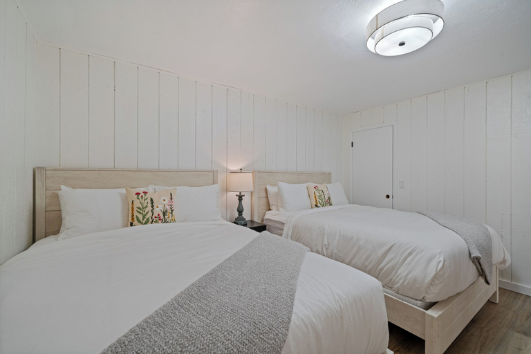 Room 5, The Wildflower, Gallatin