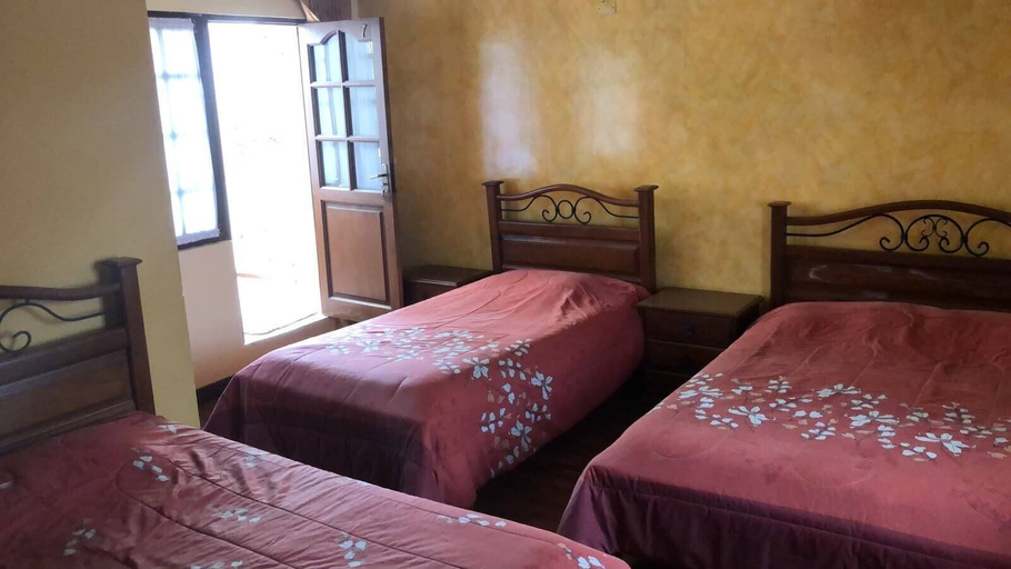 Bedroom 3, Santa Cecilia, Oropeza