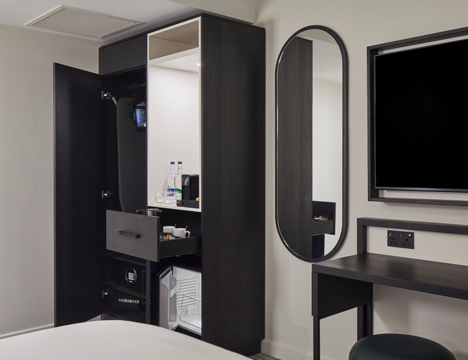 Bathroom 4, Leonardo Hotel Dublin Christchurch, Dublin