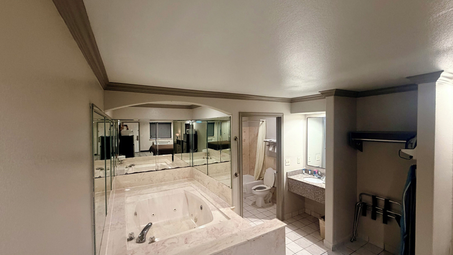 Bathroom 4, Luxury Inn & Suites Liberty, Liberty
