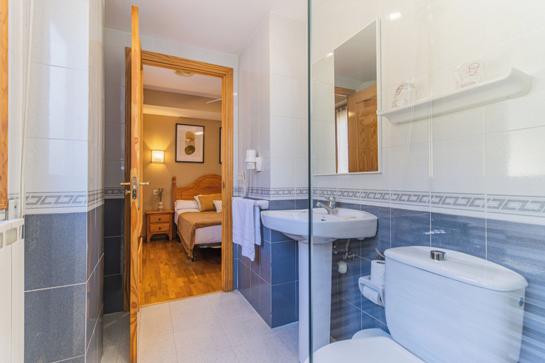 Bathroom 5, Hostal Valle de Tena, Huesca