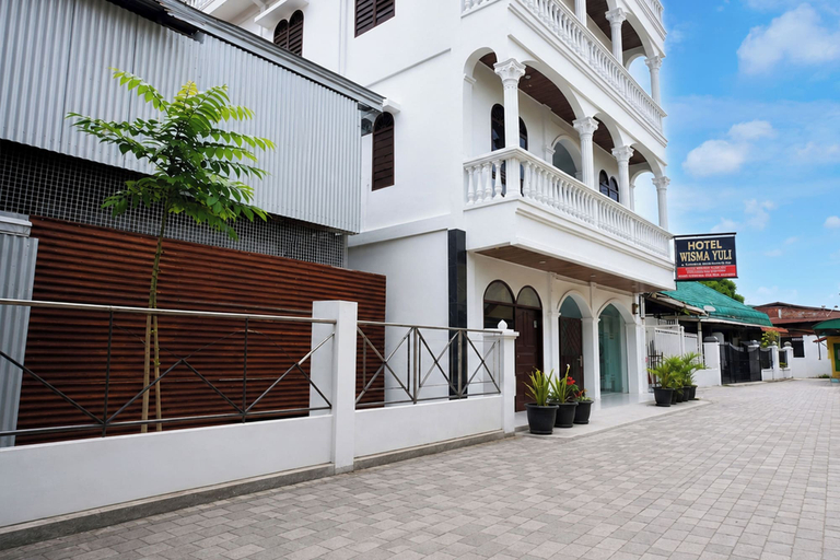 Front of property 5, Hotel O near Masjid Raya Al-Mashun forme, Medan