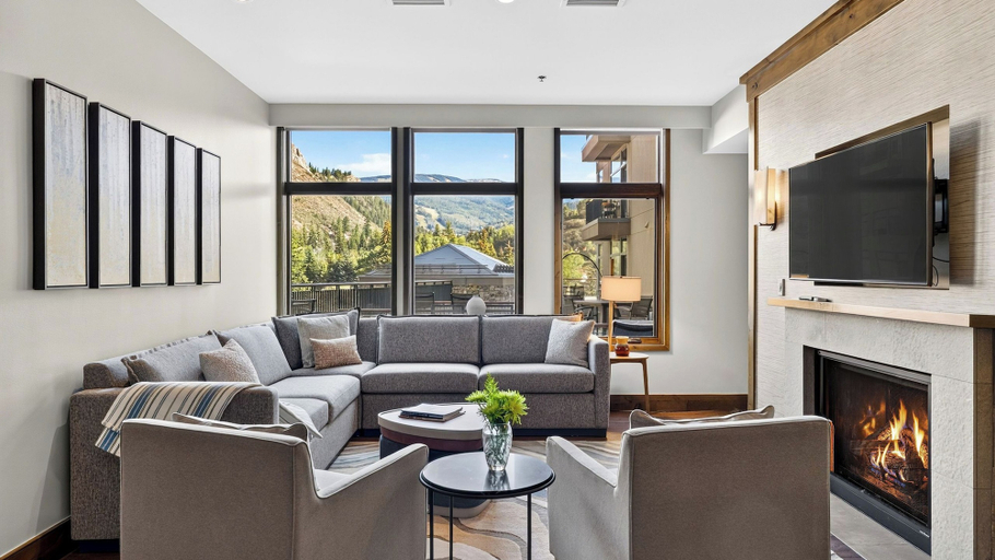 Interior 2, Gondola & Gold by Avantstay Steps to Gondola Shared Pool + Mountain Views Resort Access, Eagle