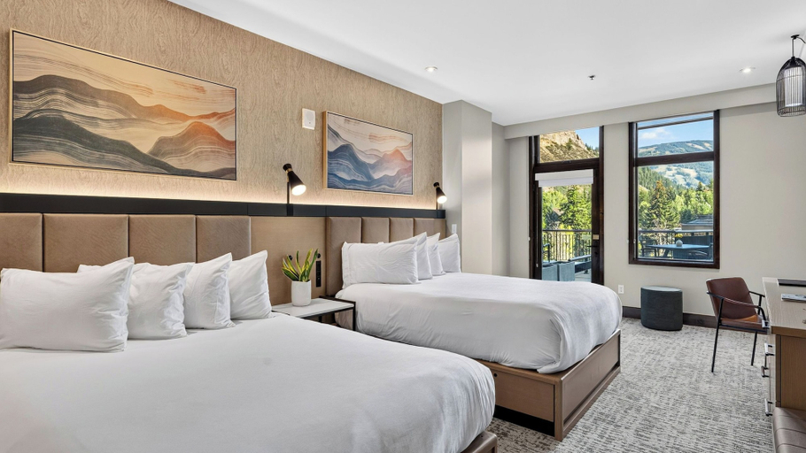 Interior 3, Gondola & Gold by Avantstay Steps to Gondola Shared Pool + Mountain Views Resort Access, Eagle