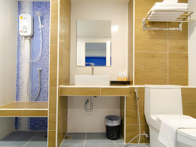 Bathroom 3, Bleu Marine Sattahip Hotel, Sattahip