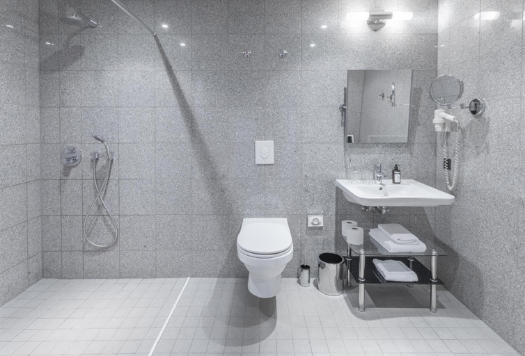 Bathroom, Titanic Comfort Kurfurstendamm, Berlin