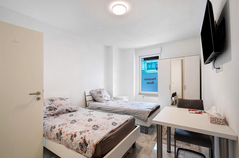 Bedroom 5, Haus Rosa Hostel Fremdenzimmer, Zollernalbkreis