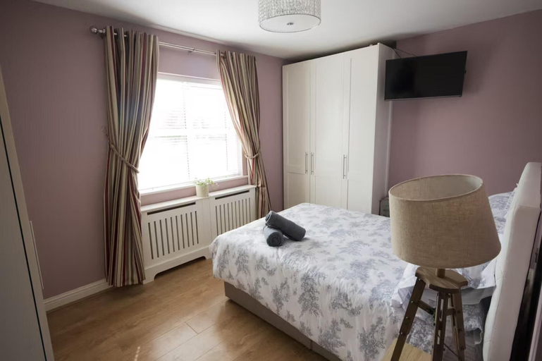 Room 5, 2 Bed House - Sleeps 4 - Pets - Parking - Wifi, Dublin