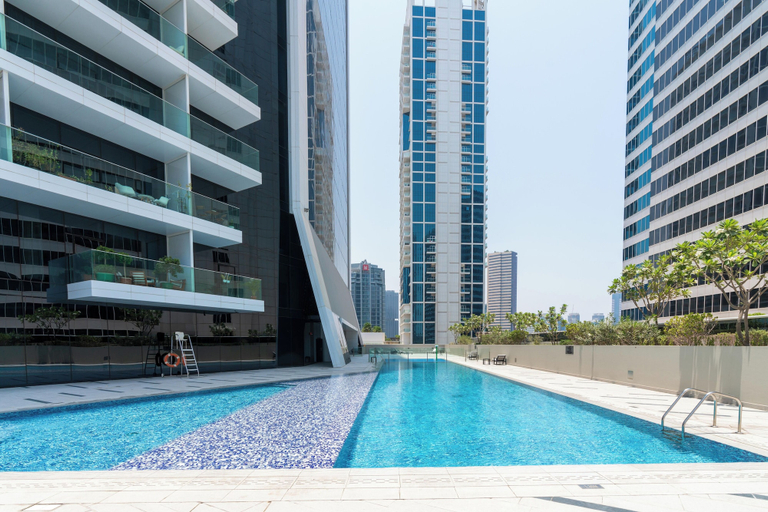 Pool 5, bnbme - Marquise Square Tower - 2BR, Dubai