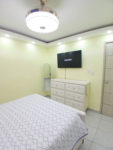 Room 3, Beautiful 3 Bedroom Apartment With Pool on Av, Santo Domingo Norte