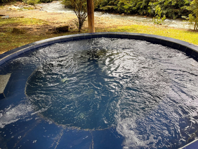 Outdoor spa tub 5, Hosteria Chuquitos Chalupas, Tena