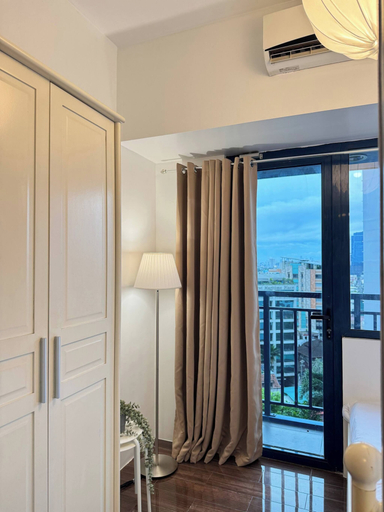 Interior 4, Central Makati City View With Fast Wifi and Netflix, Makati City