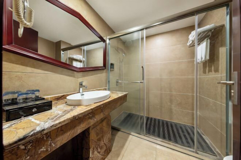Bathroom 3, Yongfu Hotel (Zhangjiajie 72 Marvelous Towers Branch), Zhangjiajie
